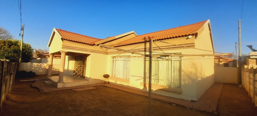 2 Bedroom Property for Sale in Songloed North West